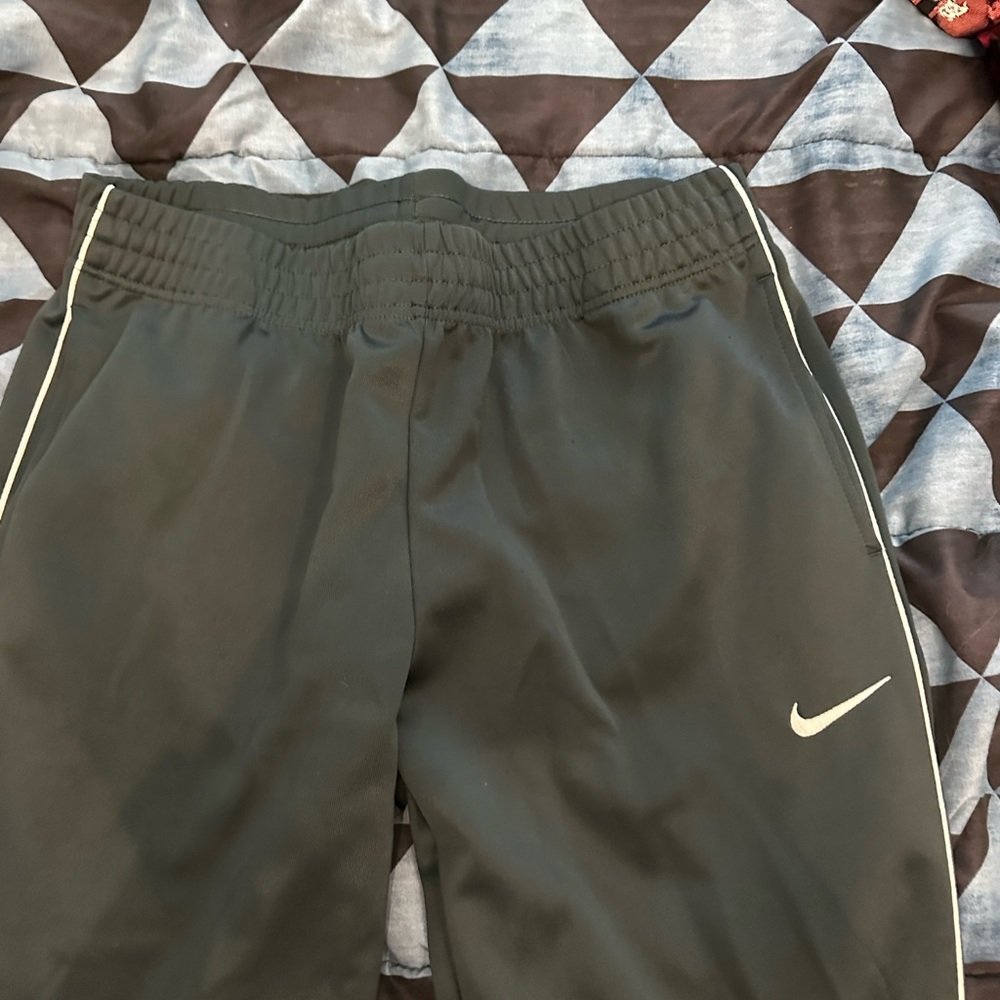 Gray Nike large sweatpants